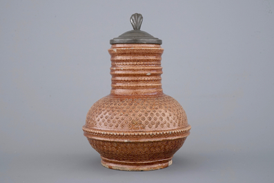 A lot of 3 saltglazed stoneware jugs incl. a Raeren pilgrim's flask or gourd, 17th and 19th C.